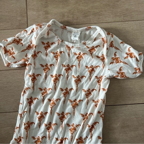 Kate Quinn Infant Baby Carrot Graphic Bamboo Onesie - Picture 2 of 5